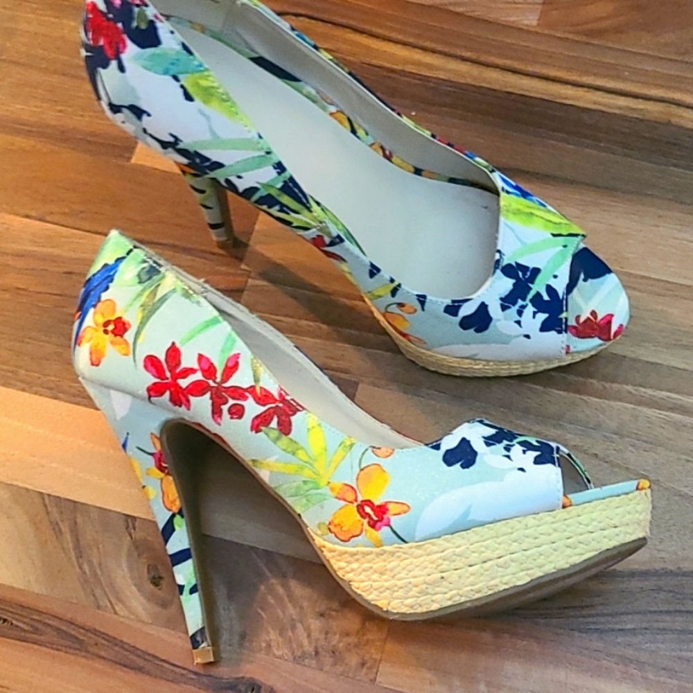 Like New! Floral Heels 👠